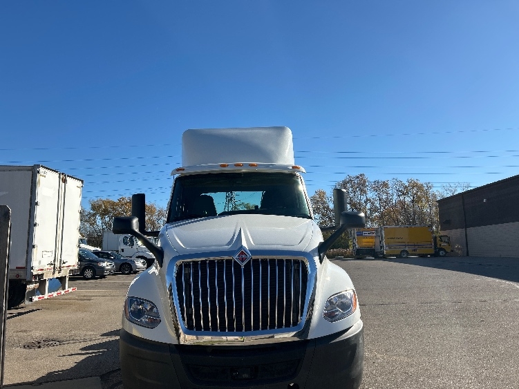 2019 International LT in Warren, MI — photo 2