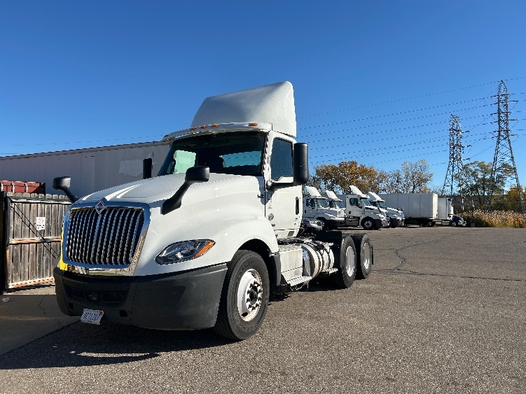 2019 International LT in Warren, MI — photo 3