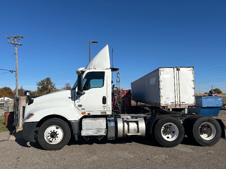 2019 International LT in Warren, MI — photo 4