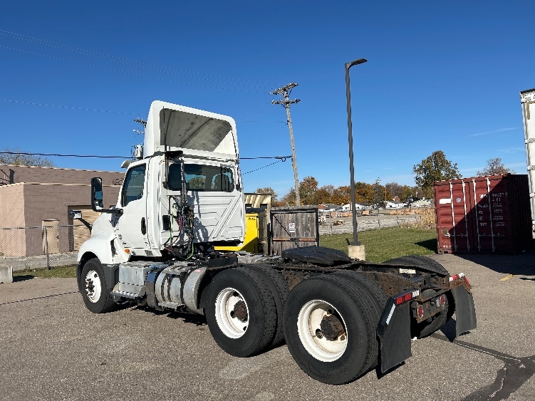 2019 International LT in Warren, MI — photo 5