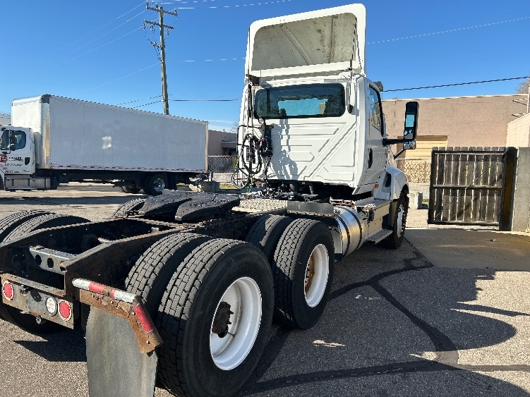 2019 International LT in Warren, MI — photo 7