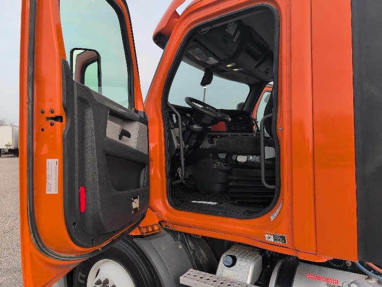 2019 Freightliner in San Antonio, TX — photo 9