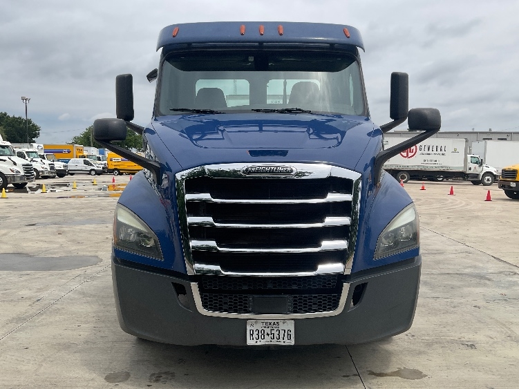 2019 Freightliner Cascadia in San Antonio, TX — photo 2