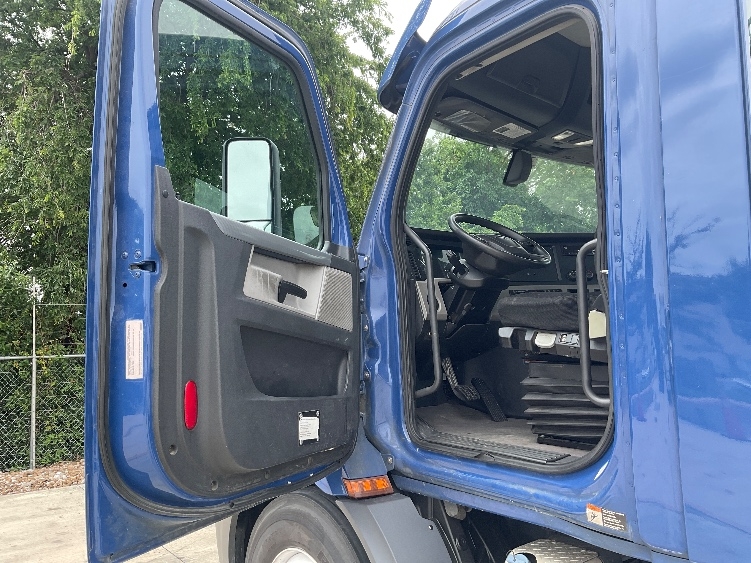 2019 Freightliner Cascadia in San Antonio, TX — photo 9