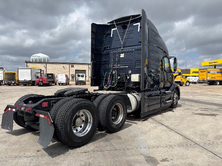 2020 Volvo VNL 760 in Arlington, TX — photo 7