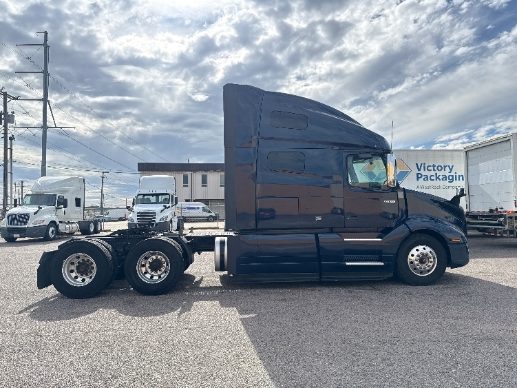 2020 Volvo VNL 760 in Dallas, TX — photo 8