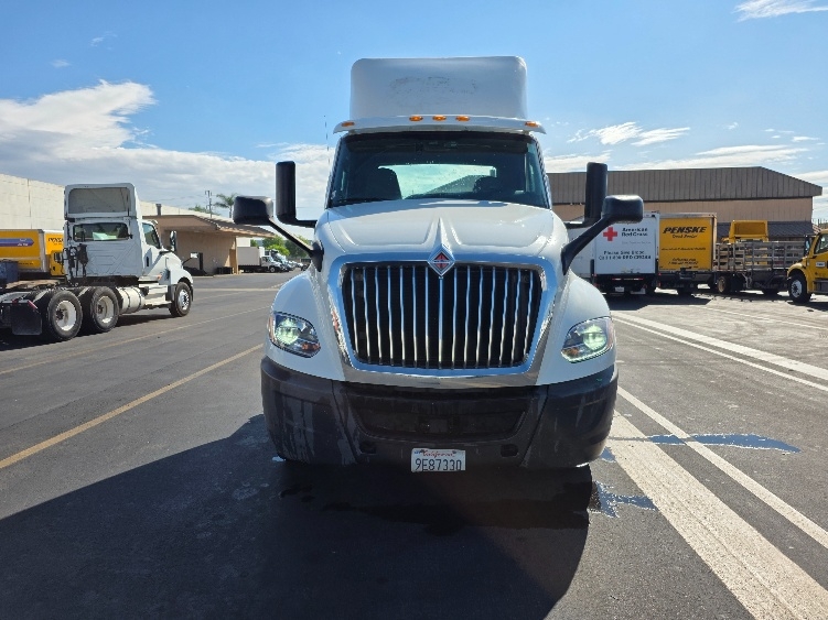 2019 International LT in Torrance, CA — photo 2