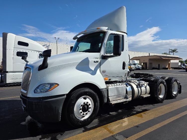 2019 International LT in Torrance, CA — photo 3