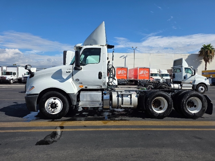 2019 International LT in Torrance, CA — photo 4