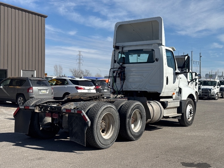 2019 International LT in Omaha, NE — photo 7