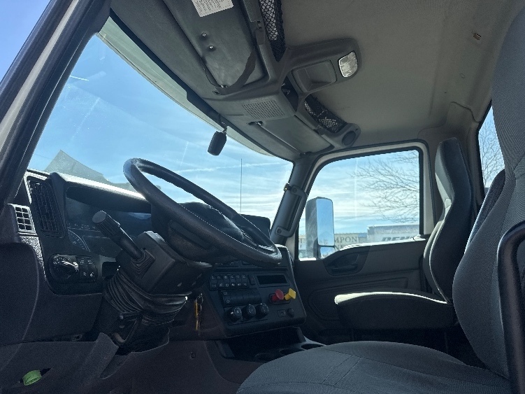 2019 International LT in Omaha, NE — photo 9