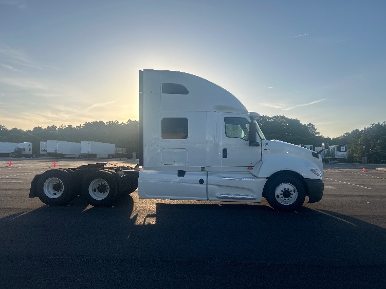 2019 International LT in Concord, NC — photo 8