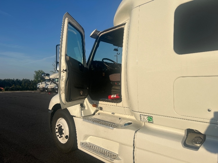 2019 International LT in Concord, NC — photo 9