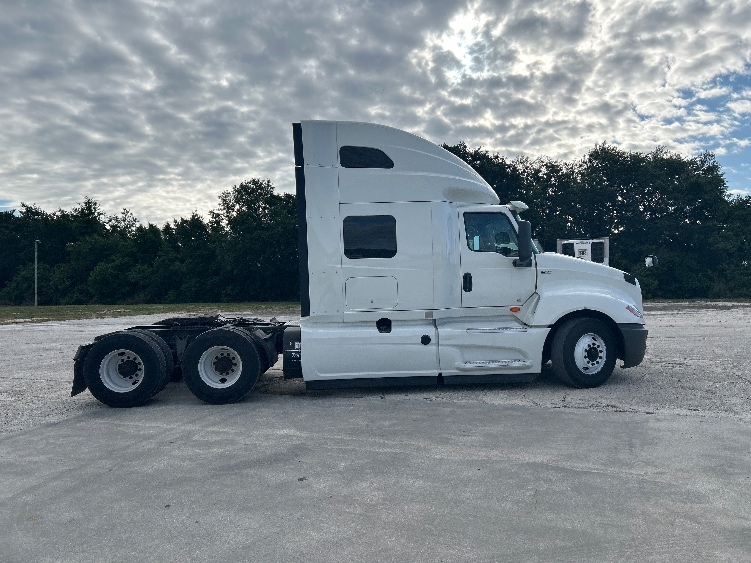 2020 International LT in Tampa, FL — photo 8