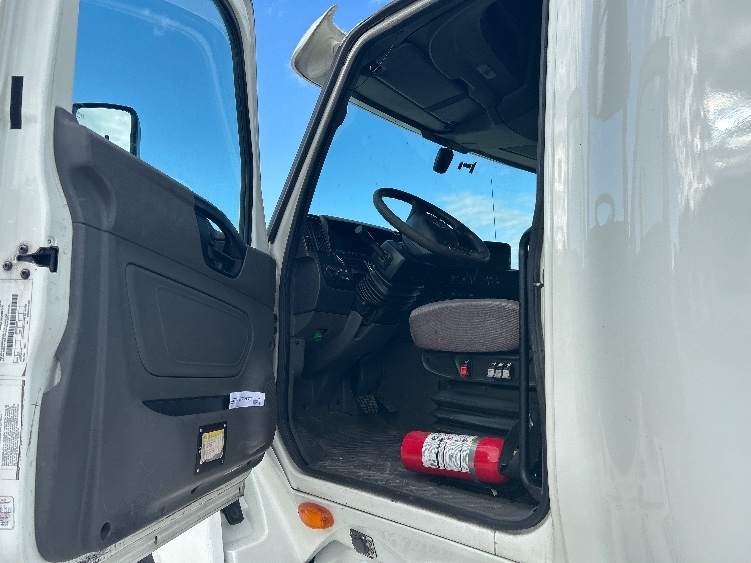 2020 International LT in Tampa, FL — photo 9