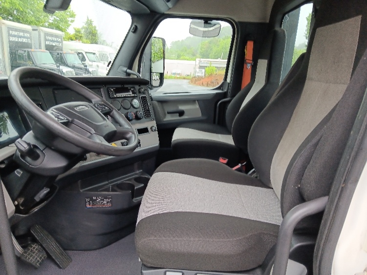 2020 Freightliner Cascadia in Cleveland, TN — photo 10