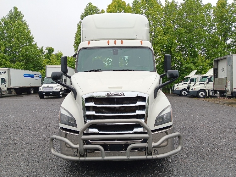 2020 Freightliner Cascadia in Cleveland, TN — photo 2