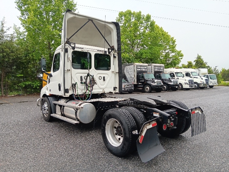 2020 Freightliner Cascadia in Cleveland, TN — photo 5