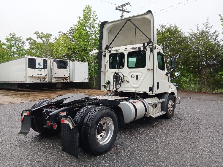 2020 Freightliner Cascadia in Cleveland, TN — photo 7