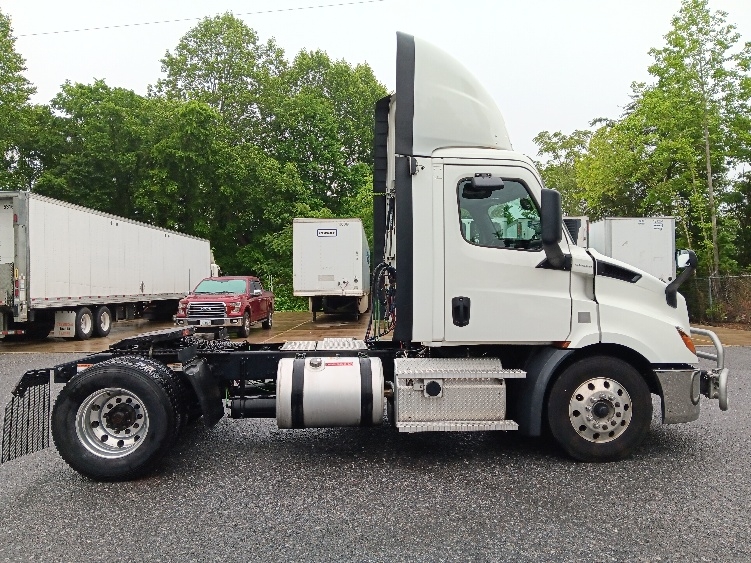 2020 Freightliner Cascadia in Cleveland, TN — photo 8