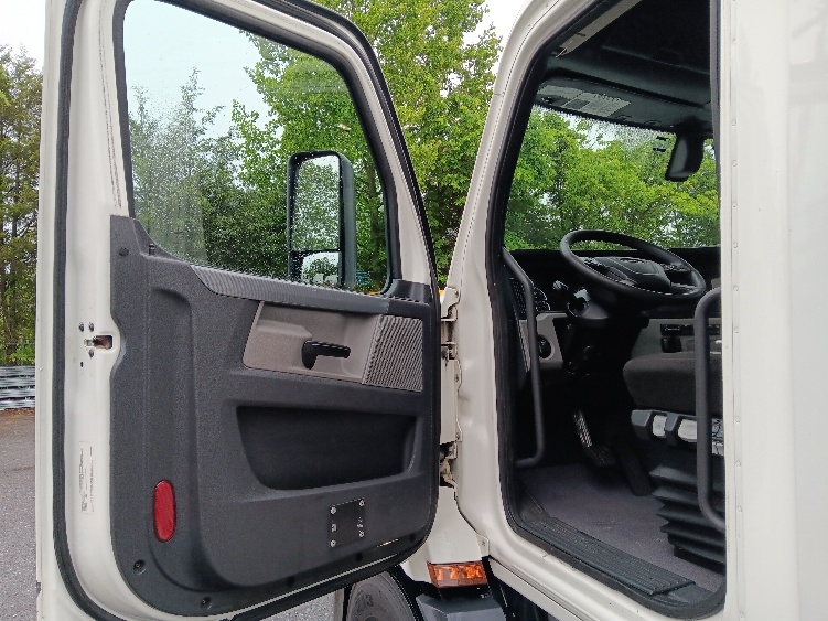 2020 Freightliner Cascadia in Cleveland, TN — photo 9