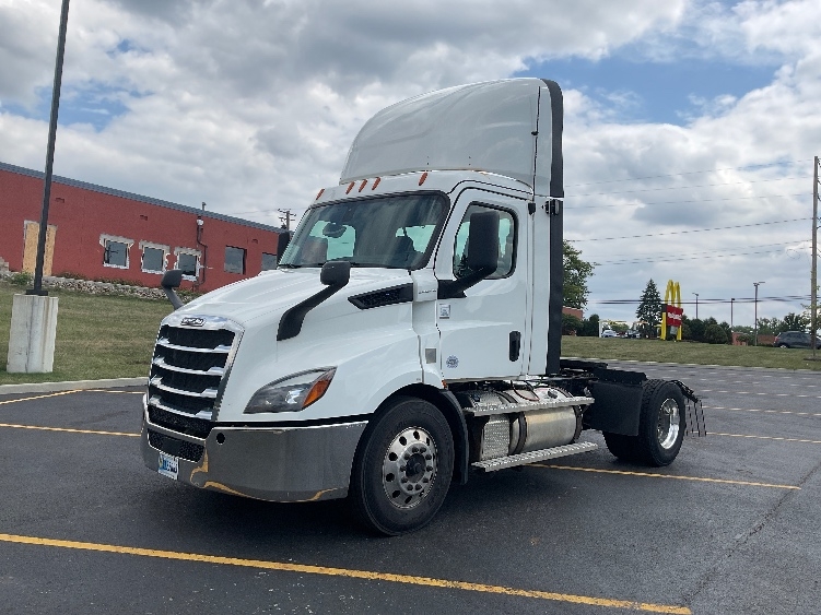 2020 Freightliner Cascadia in Akron, OH — photo 3