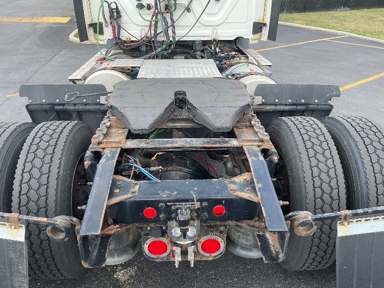 2020 Freightliner Cascadia in Akron, OH — photo 6