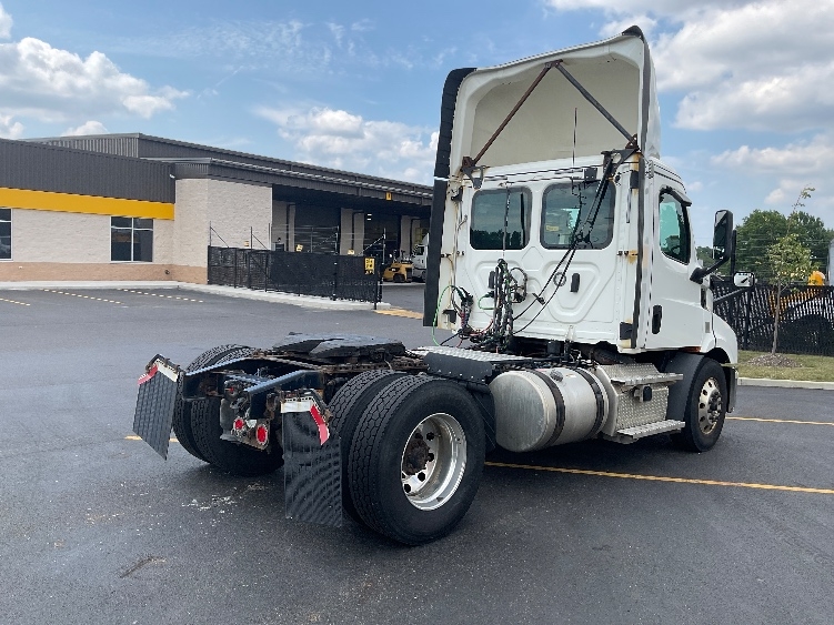 2020 Freightliner Cascadia in Akron, OH — photo 7