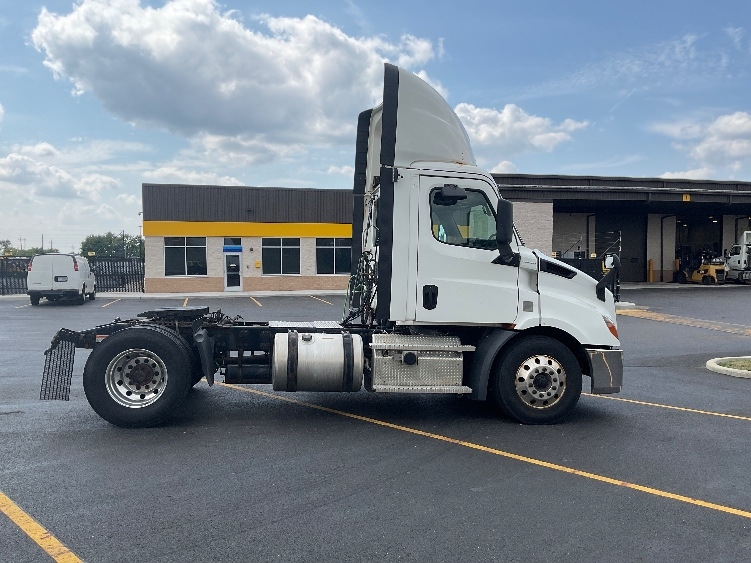 2020 Freightliner Cascadia in Akron, OH — photo 8