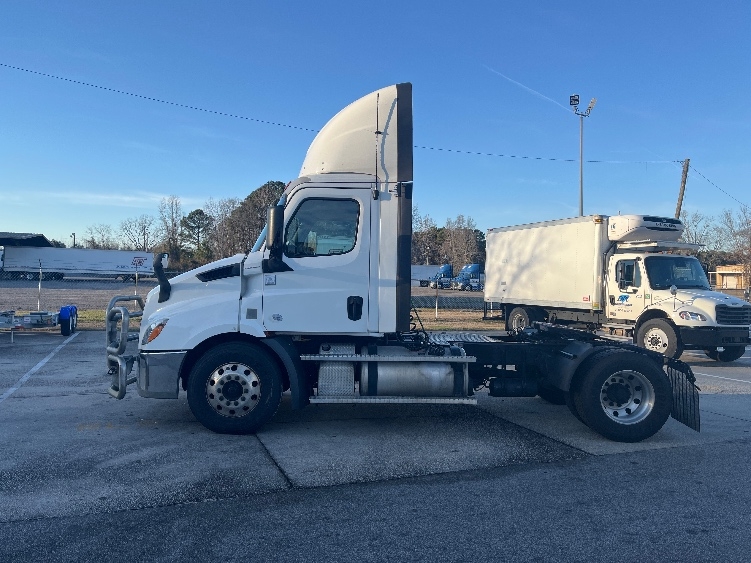 2020 Freightliner Cascadia in Florence, SC — photo 4