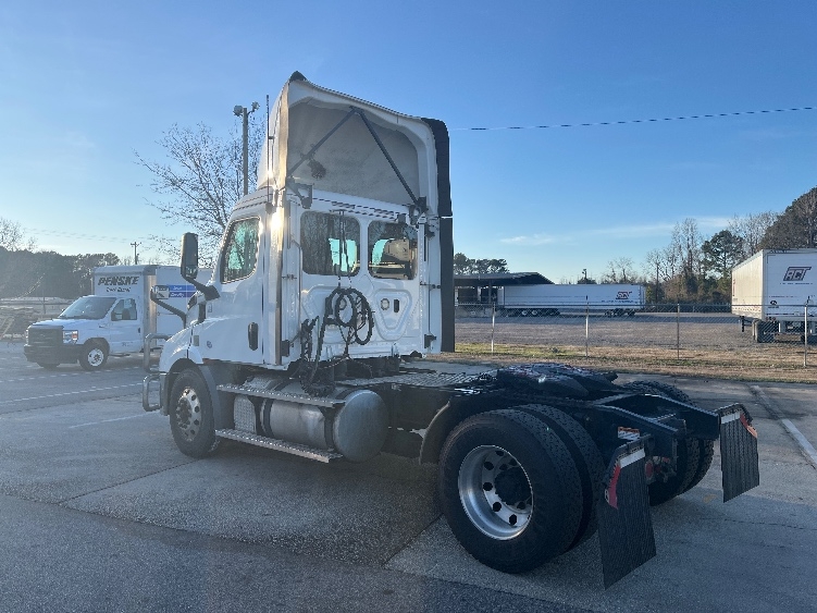 2020 Freightliner Cascadia in Florence, SC — photo 5