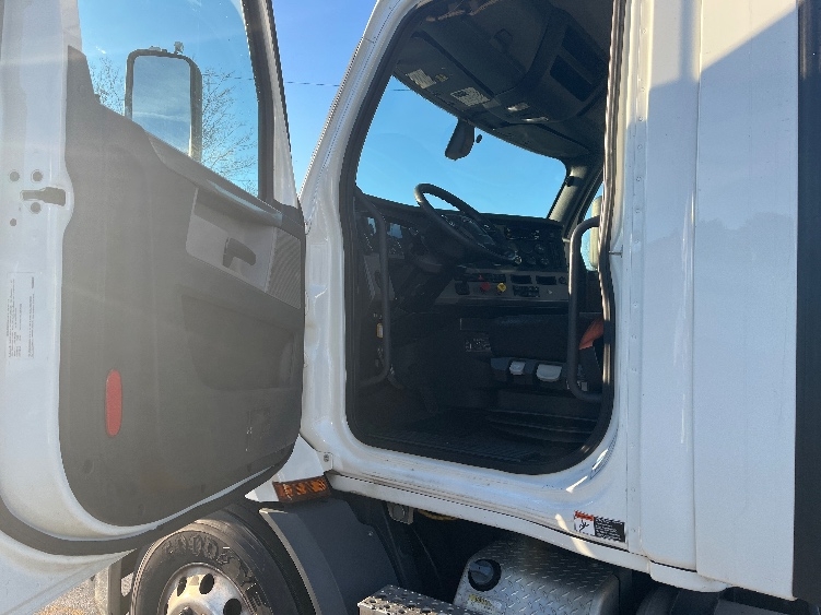 2020 Freightliner Cascadia in Florence, SC — photo 9
