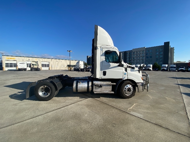 2020 Freightliner Cascadia in Knoxville, TN — photo 8