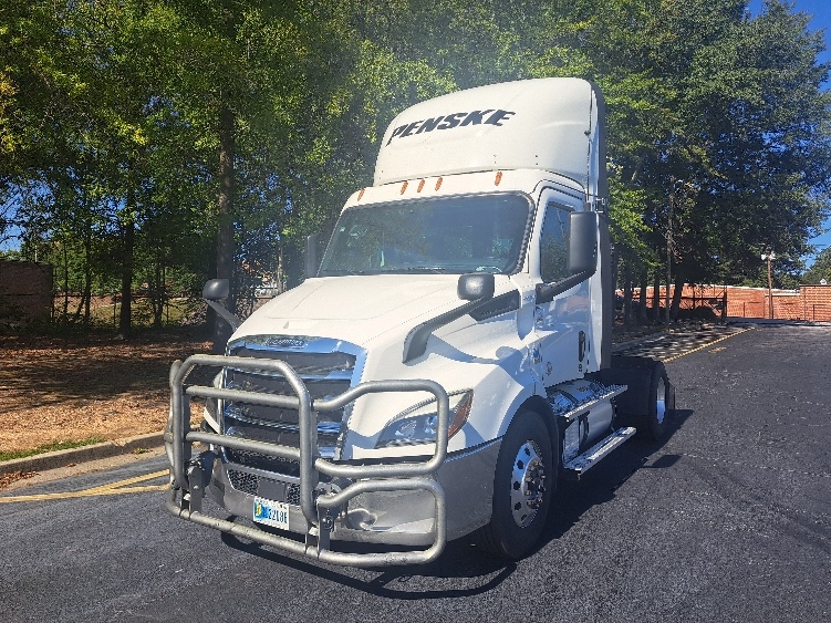 2020 Freightliner Cascadia in Atlanta, GA — photo 3