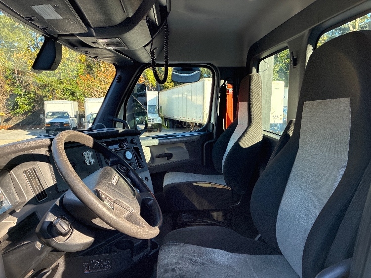 2020 Freightliner Cascadia in Pensacola, FL — photo 10