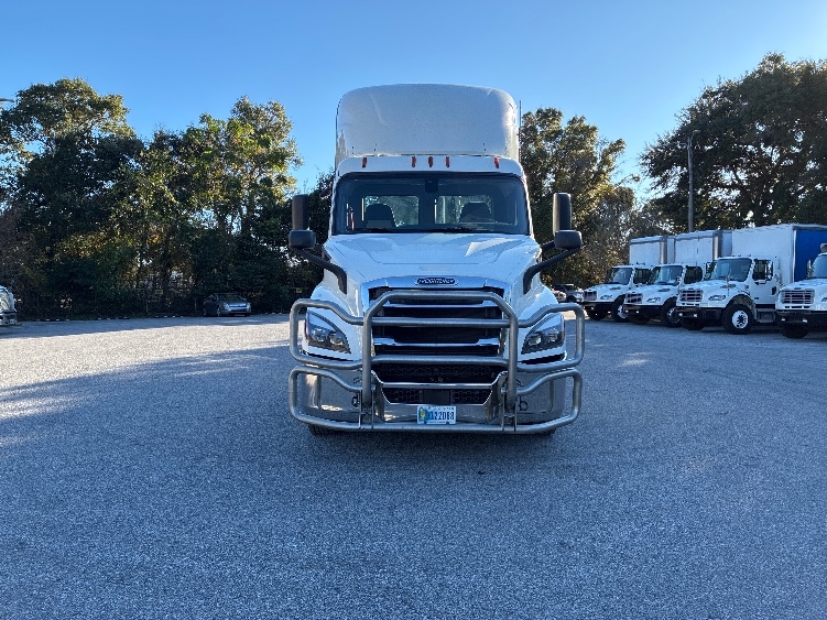 2020 Freightliner Cascadia in Pensacola, FL — photo 2