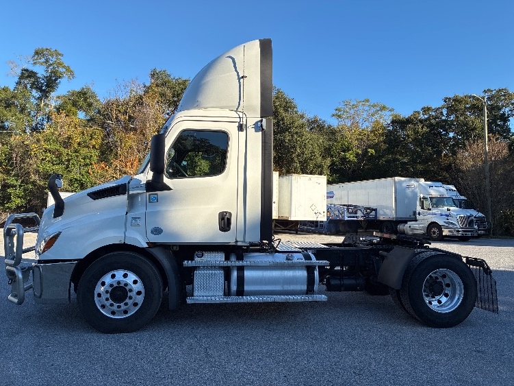 2020 Freightliner Cascadia in Pensacola, FL — photo 4