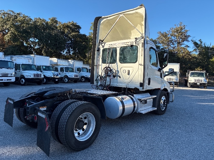 2020 Freightliner Cascadia in Pensacola, FL — photo 7