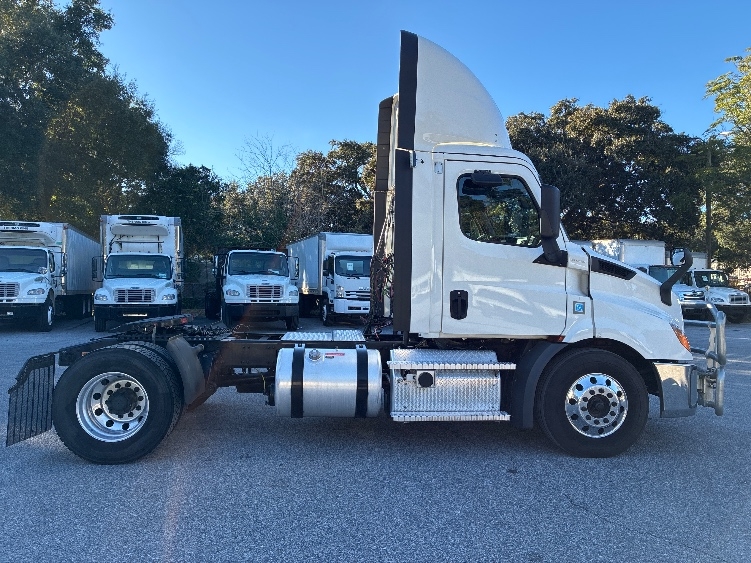 2020 Freightliner Cascadia in Pensacola, FL — photo 8