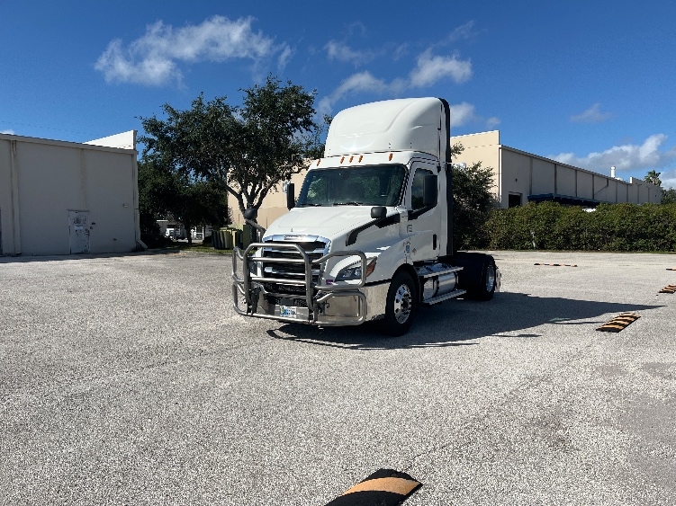 2020 Freightliner in Tampa, FL — photo 3