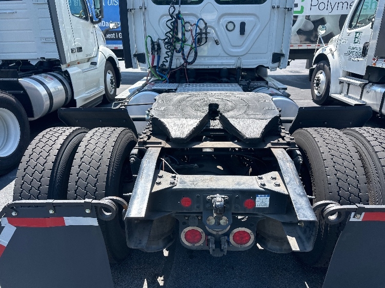 2020 Freightliner Cascadia in Lithia Springs, GA — photo 6