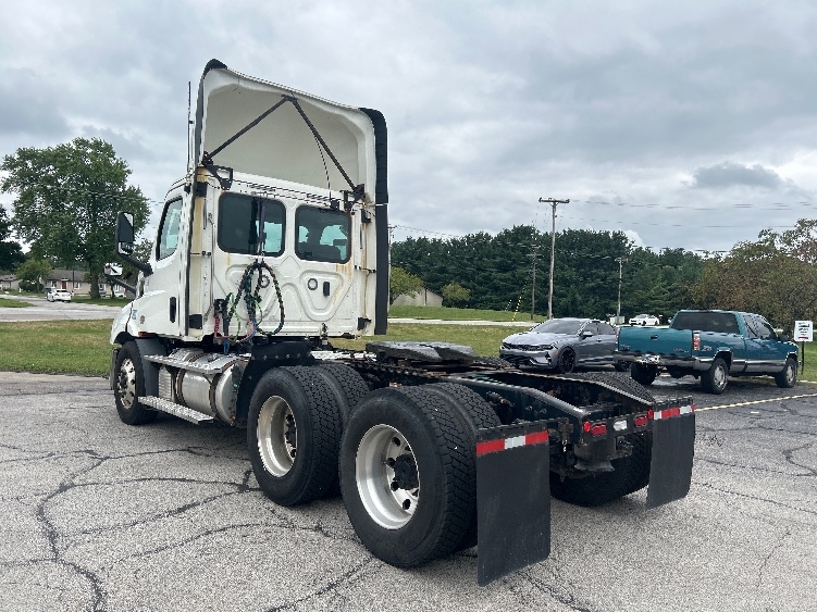 2020 Freightliner Cascadia in Elkhart, IN — photo 5