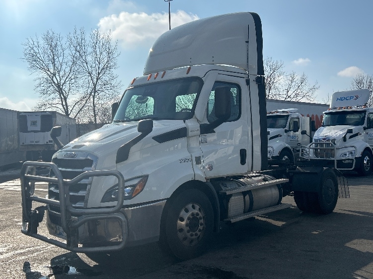 2020 Freightliner Cascadia in La Porte, IN — photo 3