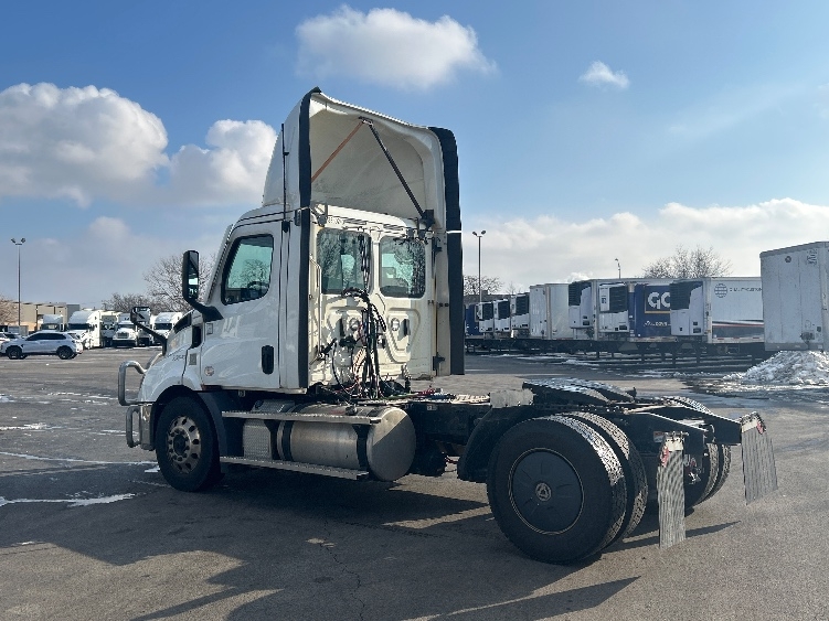 2020 Freightliner Cascadia in La Porte, IN — photo 5