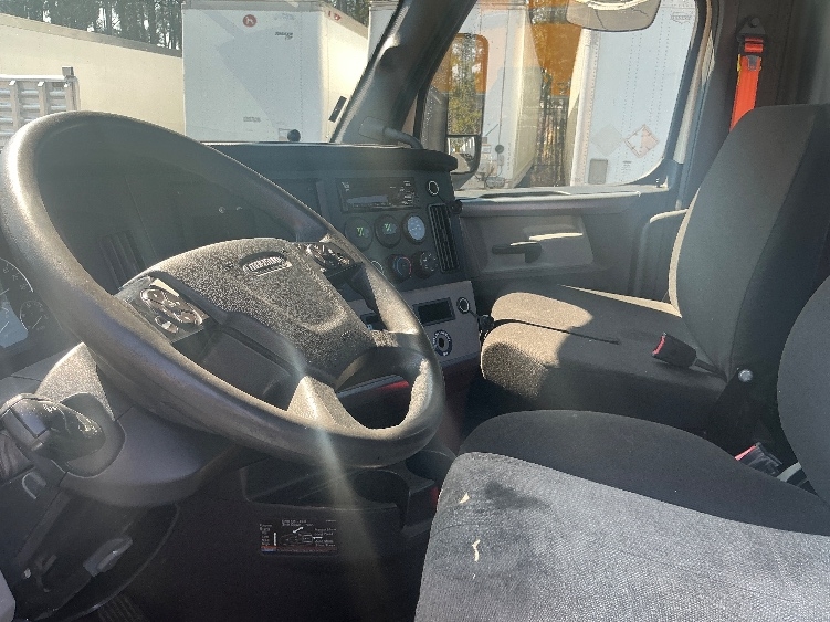 2020 Freightliner Cascadia in Forest Park, GA — photo 10