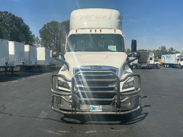 2020 Freightliner Cascadia in Forest Park, GA — photo 2