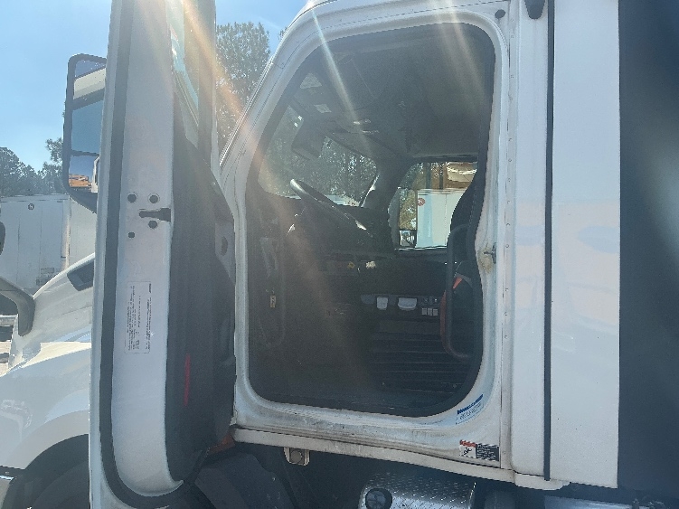 2020 Freightliner Cascadia in Forest Park, GA — photo 9