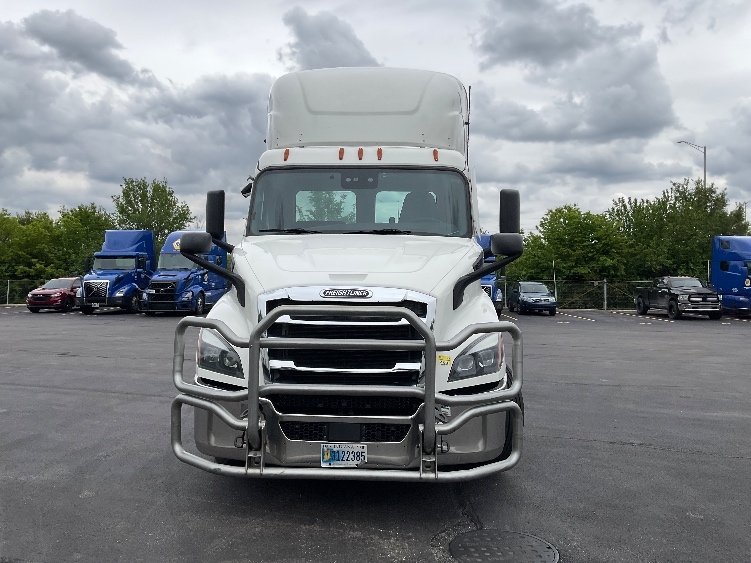 2021 Freightliner Cascadia in Indianapolis, IN — photo 2