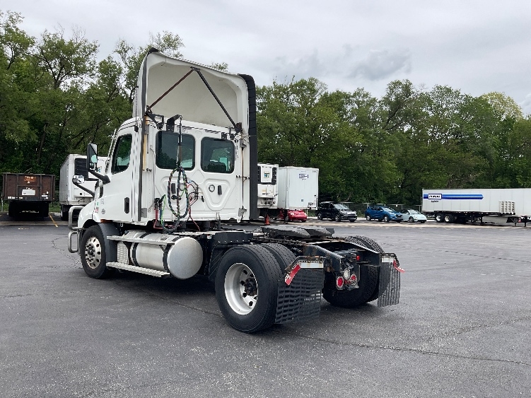 2021 Freightliner Cascadia in Indianapolis, IN — photo 5