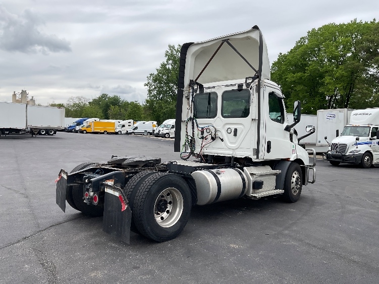 2021 Freightliner Cascadia in Indianapolis, IN — photo 7